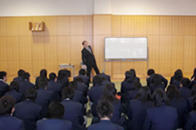 2011/2/7 久留米市内の高校にて、セミナーを行いました。